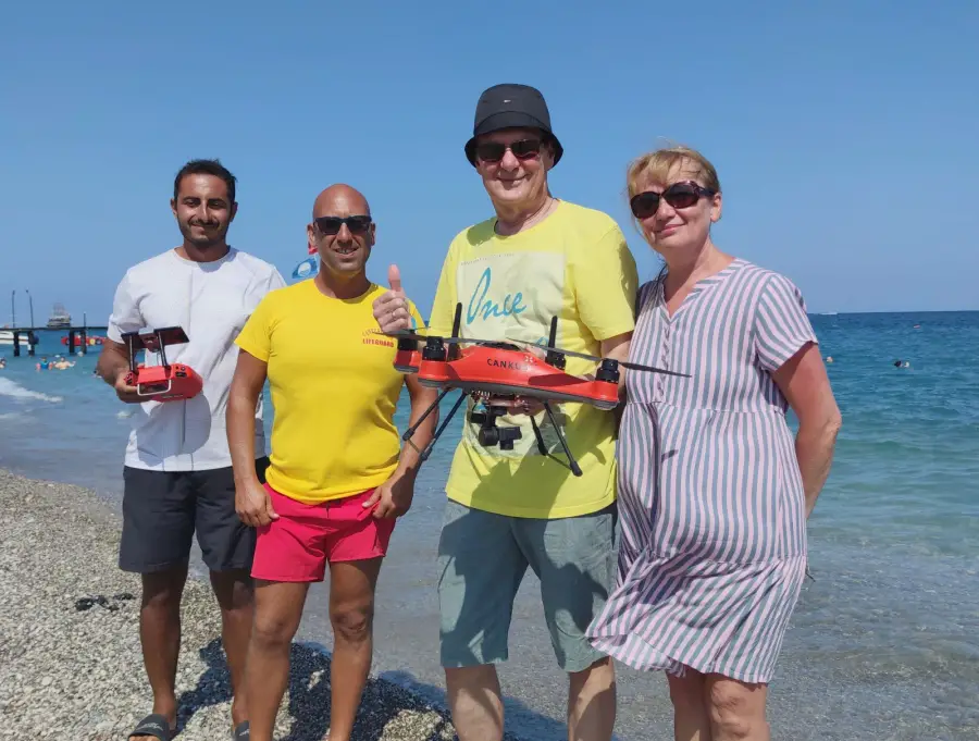 CANKUŞ CANKURTARAN DRON BOĞULMAKTA OLAN ALMAN TURİSTİ KURTARDI