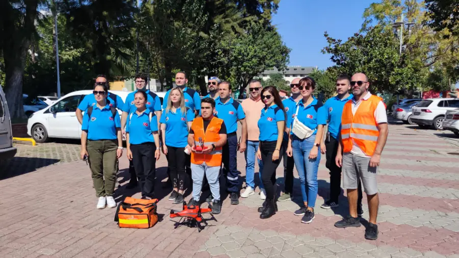 DEPREM TATBİKATINDA İLKYARDIM ÇANTASI CANKUŞ DRONLA GELDİ