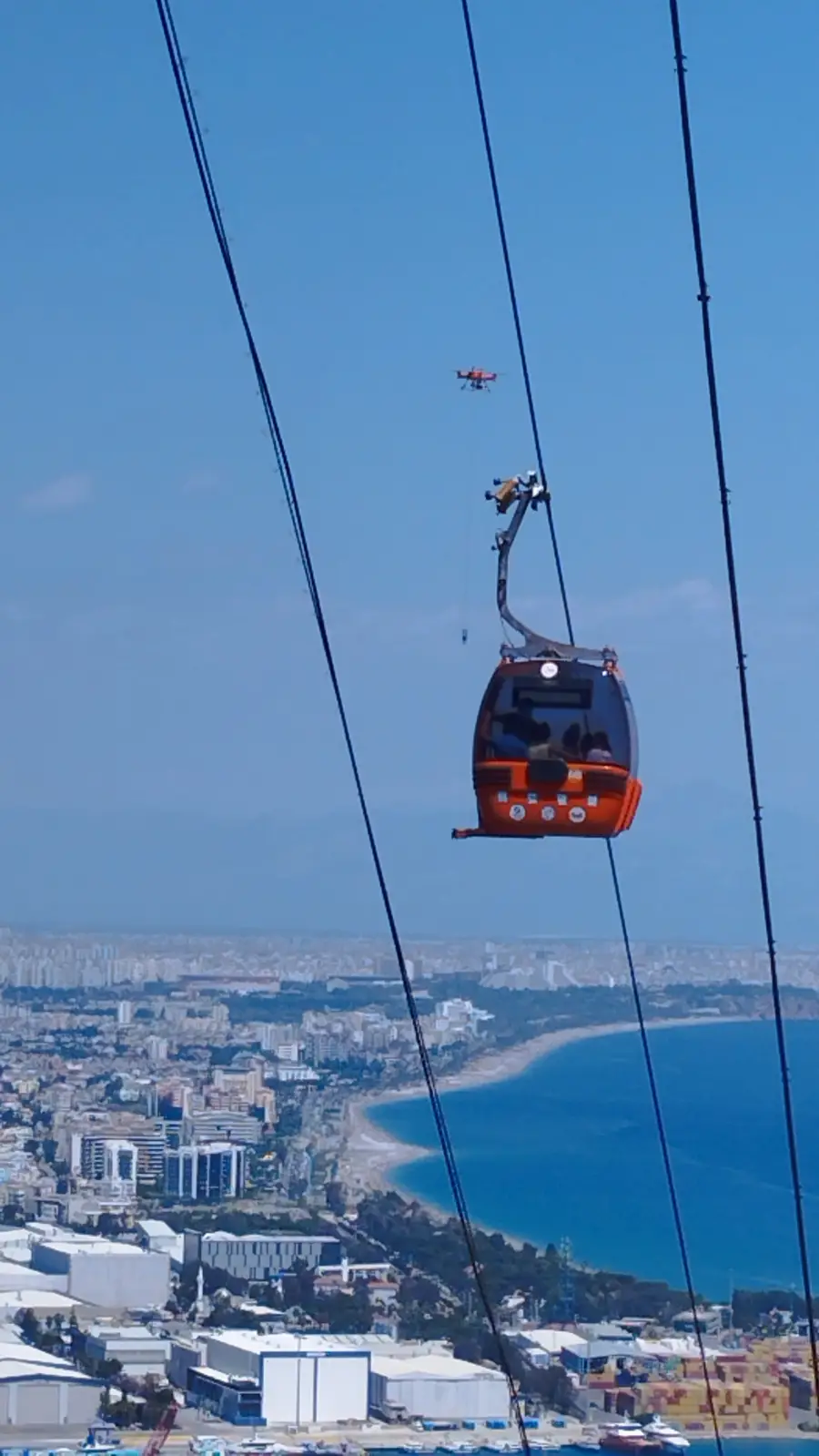 CANKUŞ DRON TELEFERİK KAZASINDA KABİNLERE TELSİZ VE SU TAŞIDI